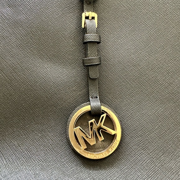 Michael Kors Jet Set Travel Tote - Picture 9 of 14